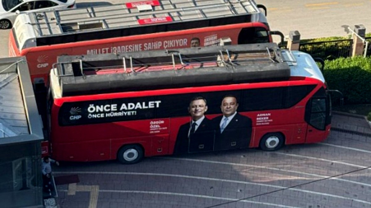 CHP Genel Merkezi'nde Olağanüstü Önlemler: Otobüslerle Barikat