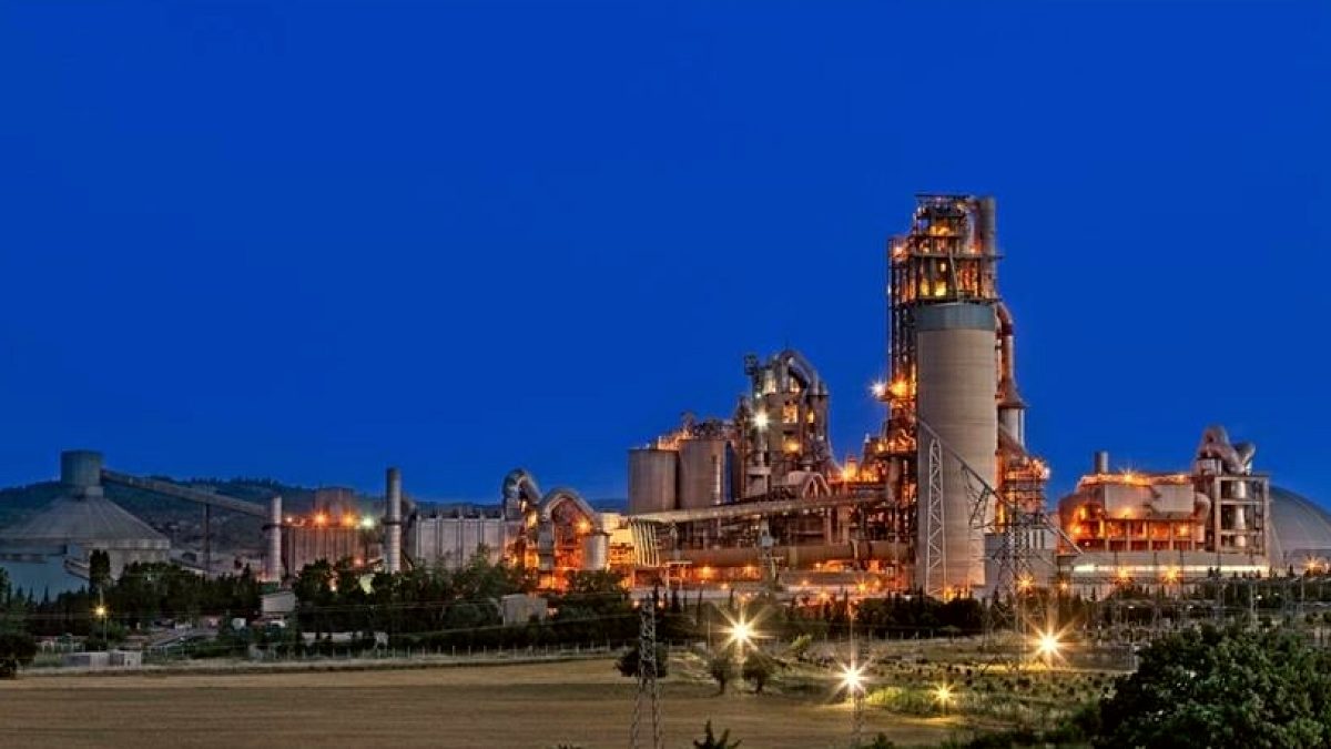 Sabancı Holding'in Akçansa Hisseleri Devredildi: Rekabet Kurulu Onayı Geldi