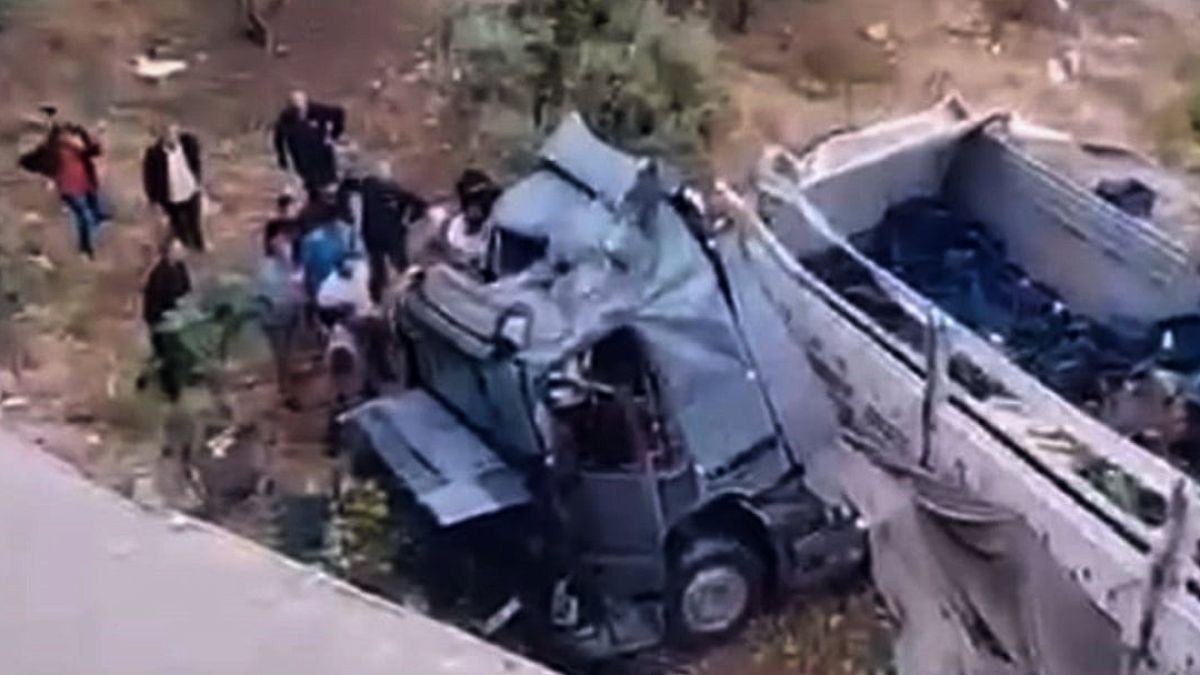 TAG Otoyolu'nda Feci Kaza: TIR Viyadükten Uçtu, Çok Sayıda Kayıp Var