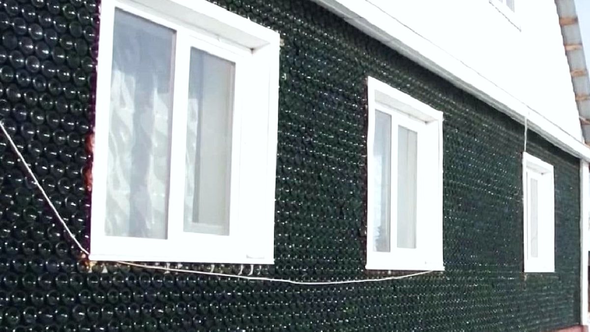 Cam Şişelerle Sıra Dışı Bir Ev İnşa Edildi: Tuğla Yerine Geri Dönüşüm Harikası