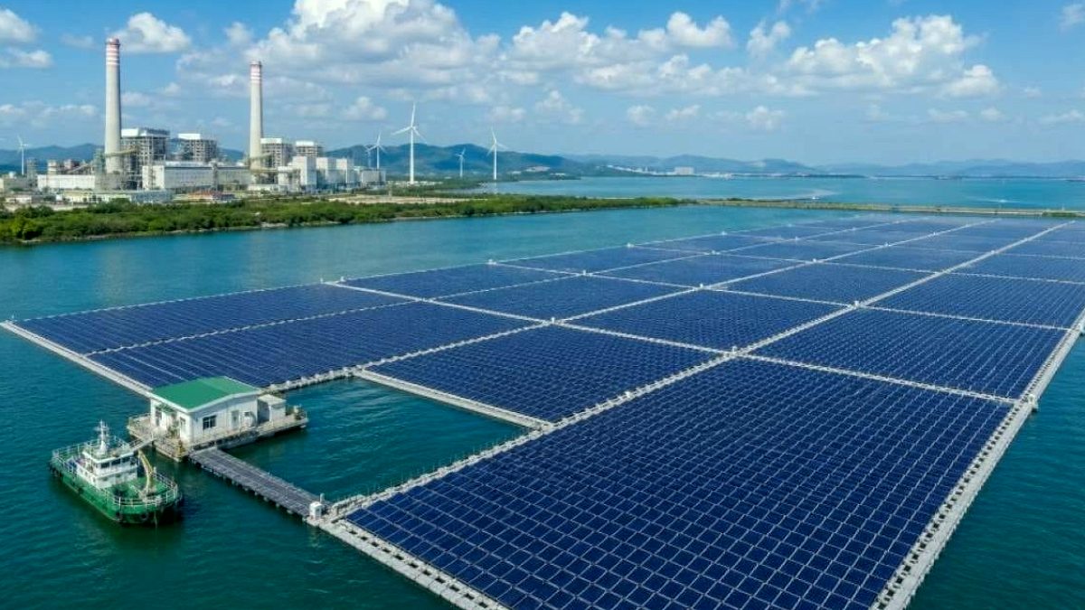 Yüzen Güneş Panelleri Suyun Üzerinde Daha Fazla Enerji Üretiyor