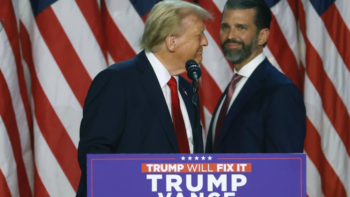 ABD Başkanı Trump, Oğlunun Düğünü Yerine Beyaz Saray'da Kalıyor: İran Gerilimi Etkisi
