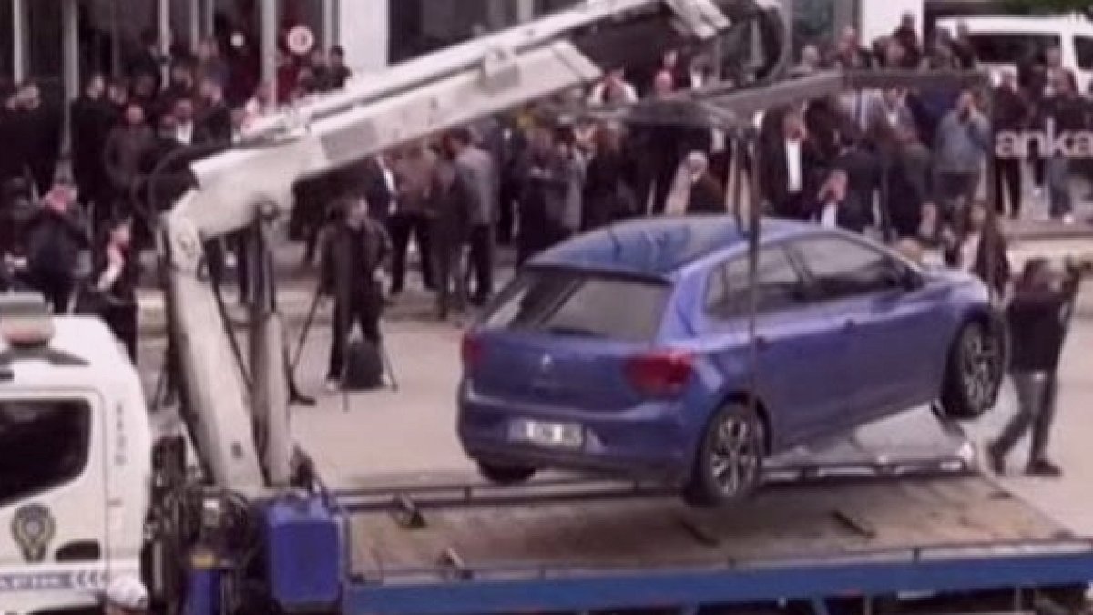 CHP Genel Merkezi'nde Gergin Bekleyiş Sonrası Araçlar Çekildi