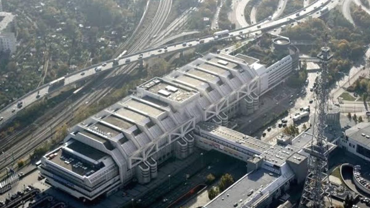 Berlin'deki Eyfel Kulesi Büyüklüğündeki Dev Yapı 1 Euroya Kiralanıyor: Şartları Ağır Basıyor