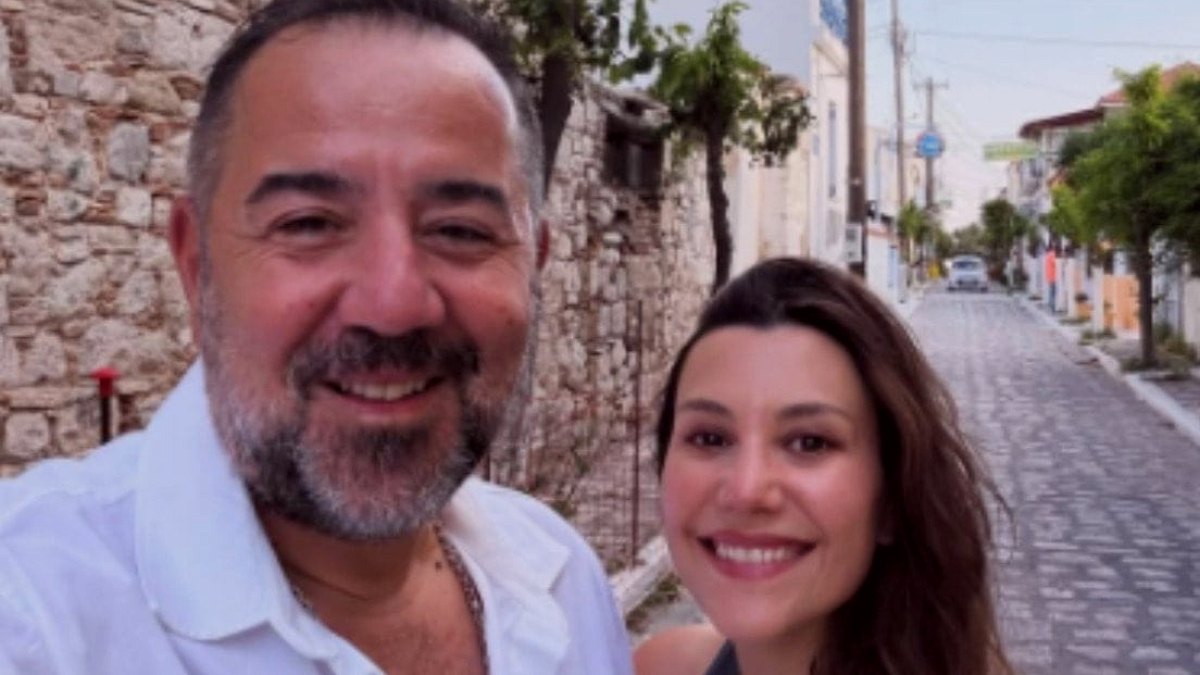 Ata Demirer ve Dilara Alemdar'dan Yaz Sezonunu Açan Romantik Paylaşım