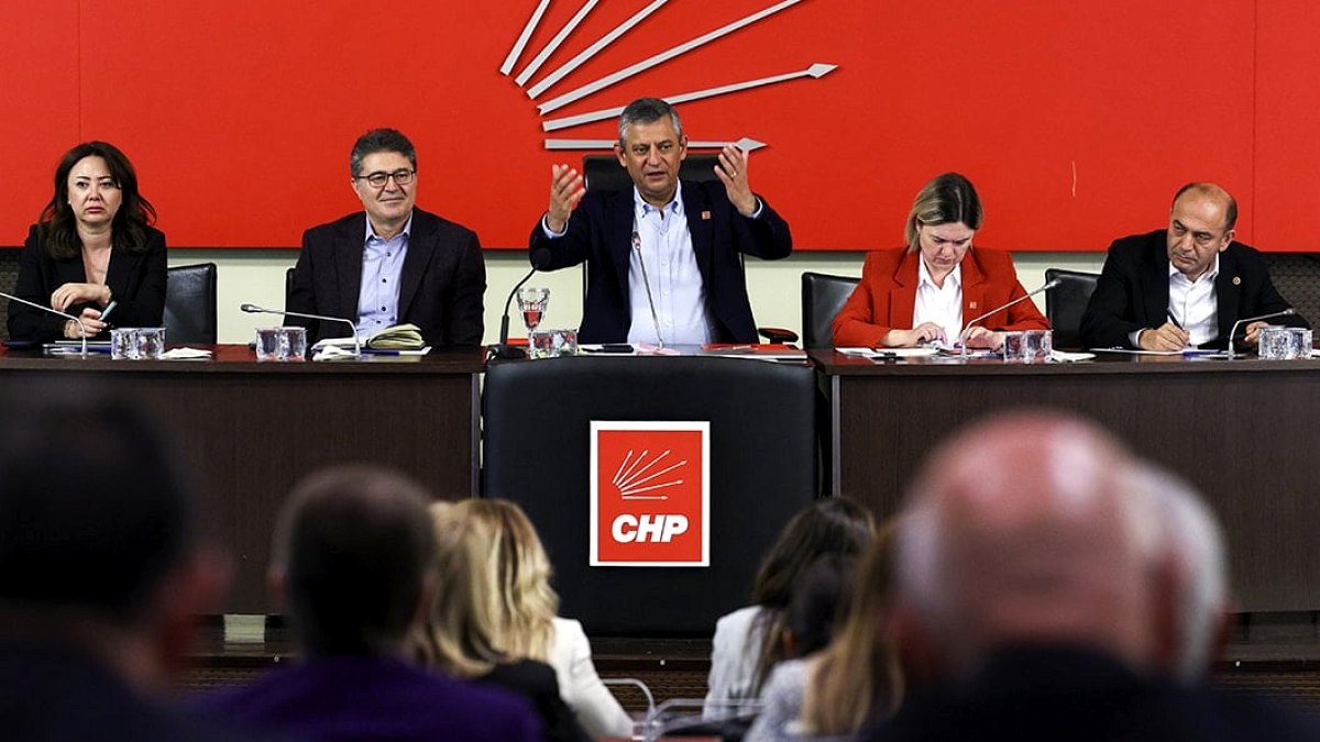 CHP'de Kritik Parti Meclisi Toplantısı: Kurultay ve Gelecek Yol Haritası Belirlendi