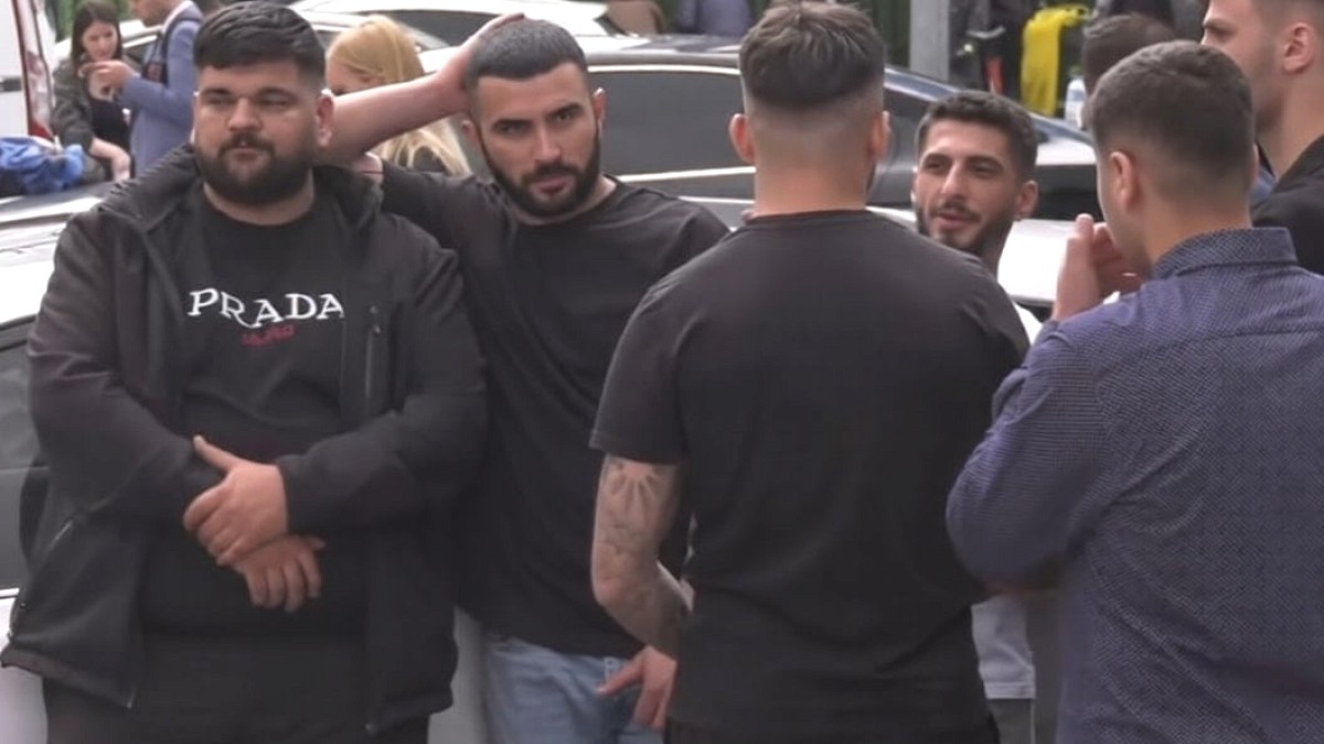 CHP Genel Merkezi'nde Gergin Anlar: Kılıçdaroğlu Destekçileri Zorla Girmek İstedi