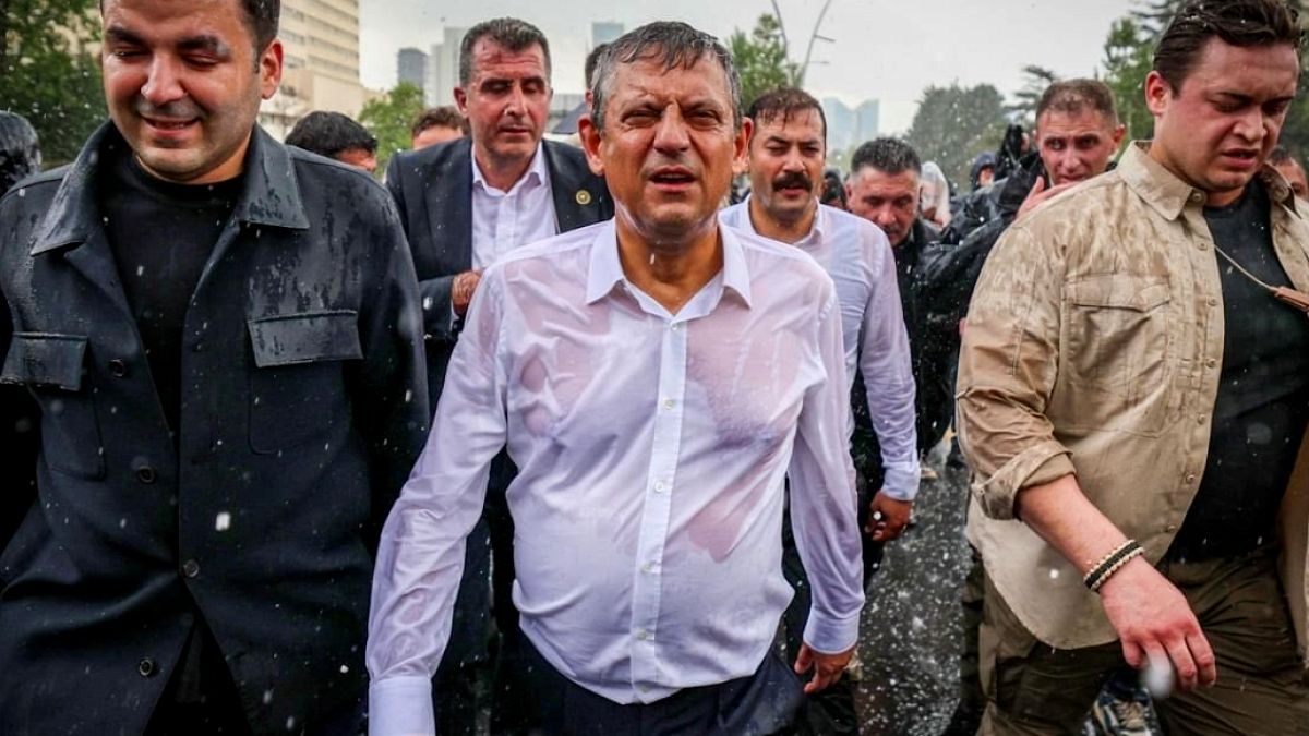 CHP Meclis Yürüyüşüne Soruşturma: Yasalar ve Şiddet İddiaları Mercek Altında