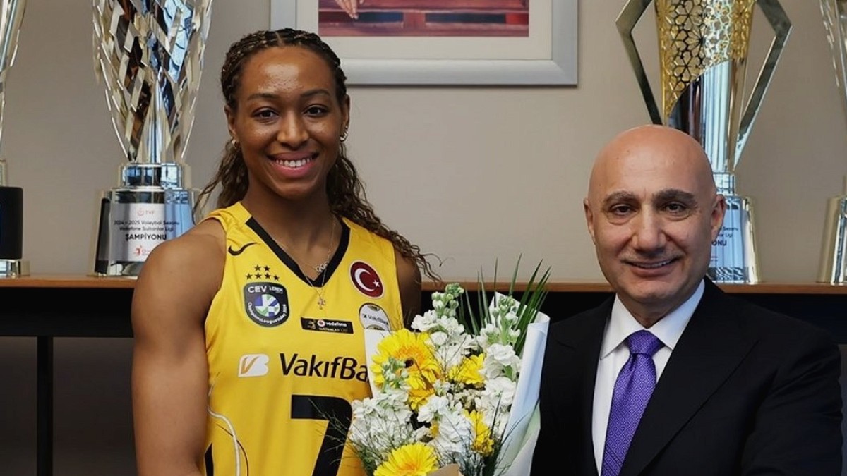 VakıfBank Kadın Voleybol Takımı'nda Ayrılık Rüzgarı: Chiaka Ogbogu Veda Etti