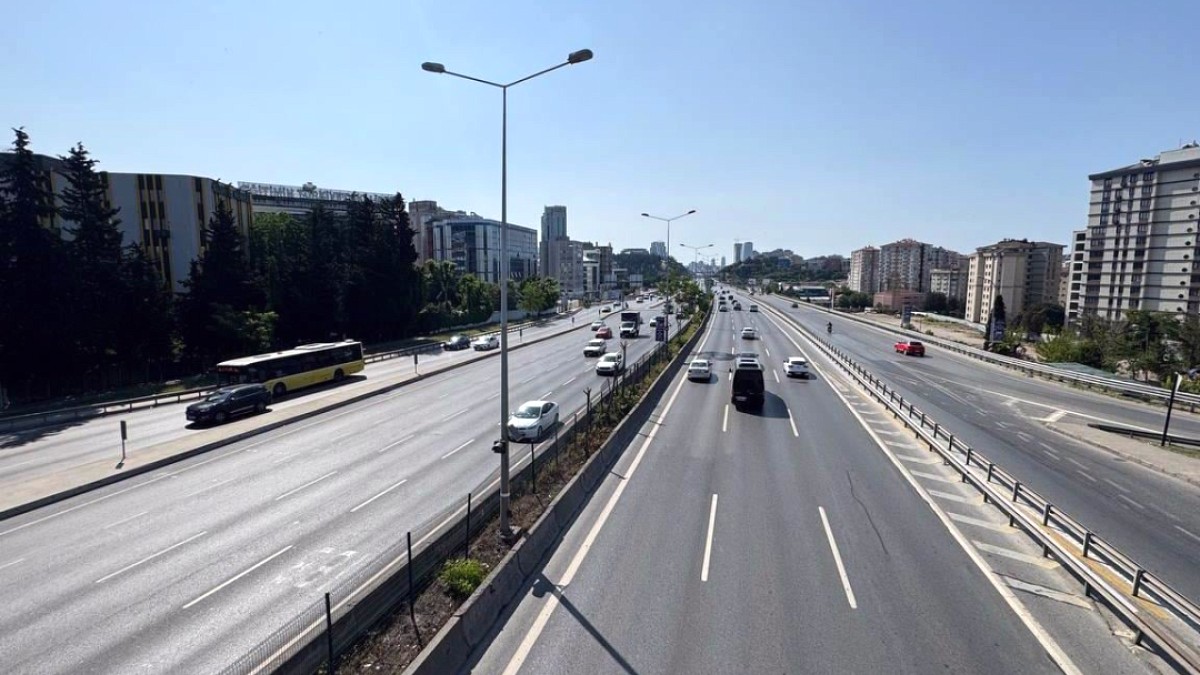 Bayram Tatili İstanbul'u Boşalttı: Pazartesi Sabahı Trafik Tarihi Eserine Döndü