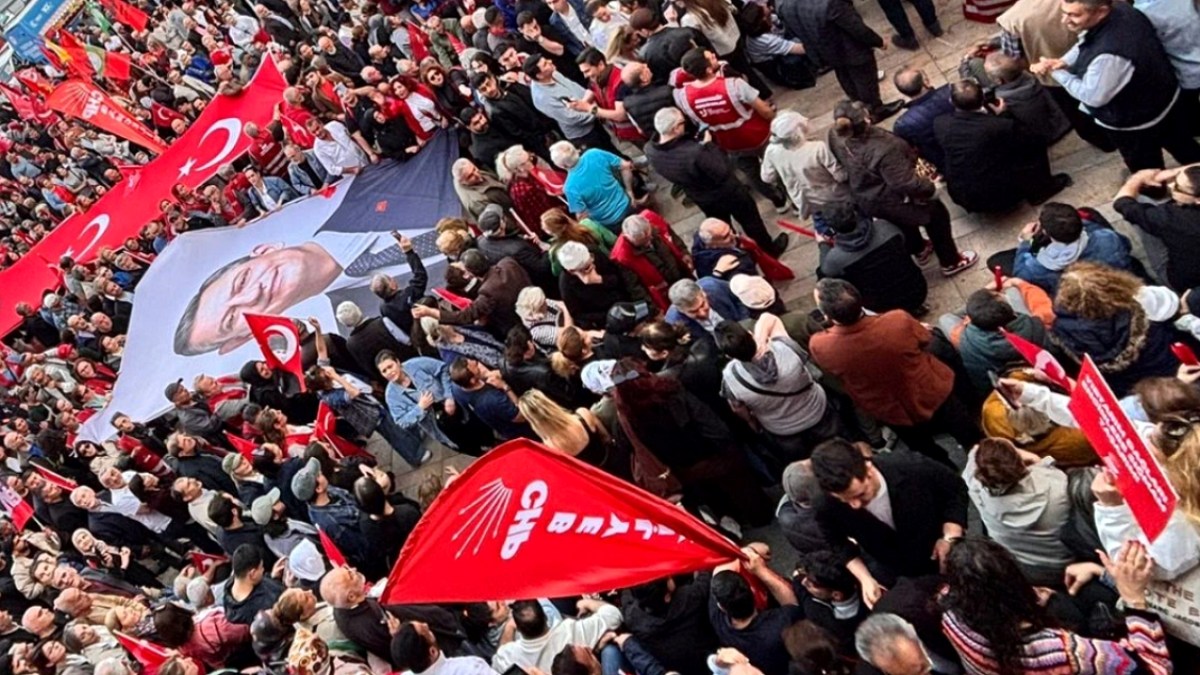 CHP İstanbul'da Üç İlçede Eylem Düzenliyor: Demokrasi Vurgusu