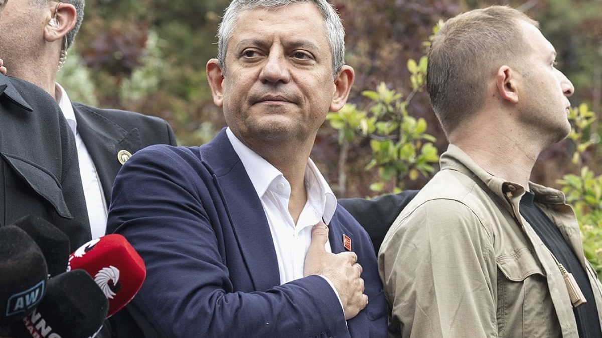 Özgür Özel'in Genel Başkanlık Koltuğundaki İlk Temasları: DEM Parti Lideri Bakırhan Ziyaret Edecek