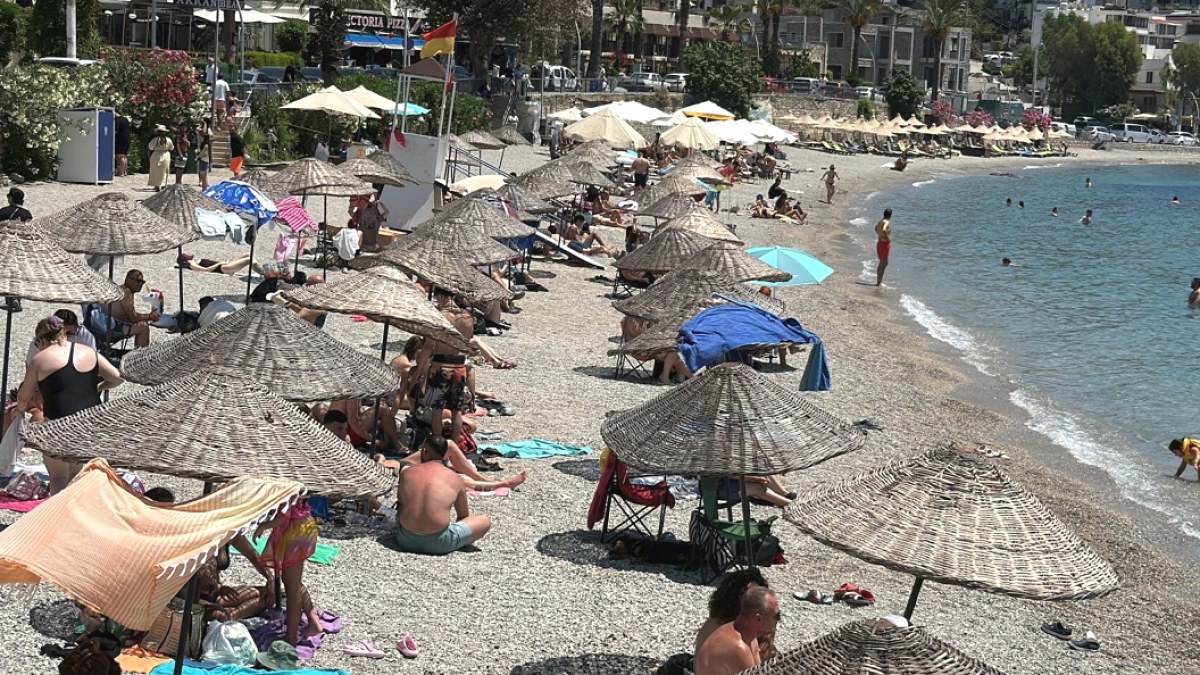 Bodrum'da Bayram Coşkusu: Sahiller Tatilcilerle Dolup Taştı