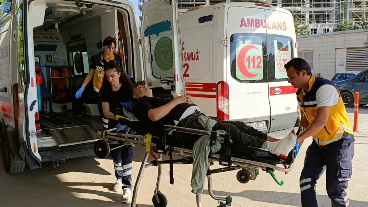 Bursa'da Fabrika İş Kazası: Makine Altında Kalan İşçi Ağır Yaralandı