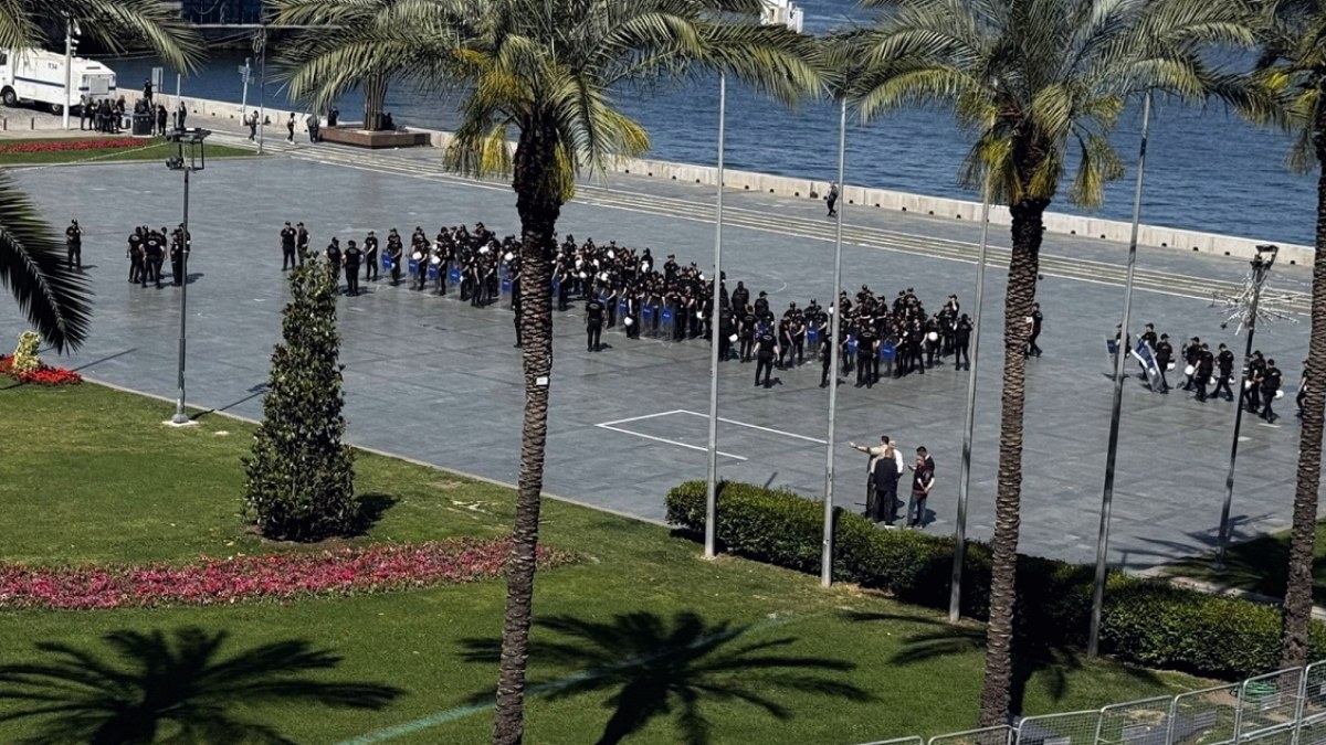 CHP Lideri Özel'in İzmir Mitingi Gündoğdu'ya Alındı: Cumhuriyet Meydanı Kapalı