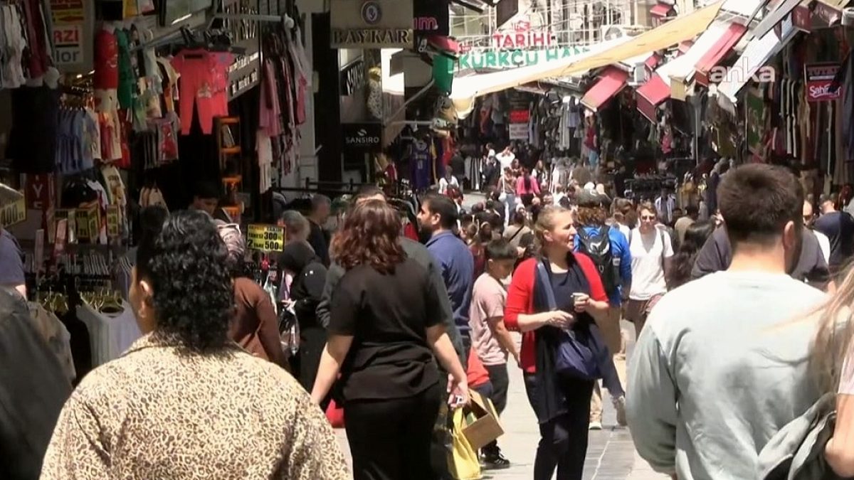 Emekliler Bayramda Geçmişi Arıyor: Yüksek Fiyatlar Tatil Hayallerini Sildi