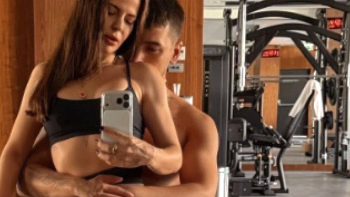 Simge Sağın'dan Romantik Spor Pozları: İlkay Şencan ile Tatil Keyfi