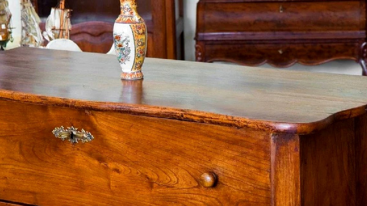 İkinci El Şifonyerden Sürpriz Miras: Nakit Para ve Değerli Sikke Çıktı
