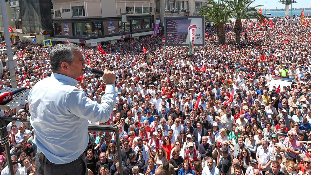 CHP Lideri Özel'den Kılıçdaroğlu'na Kongre Çağrısı: "Üye Seçsin, Elini Öperim"