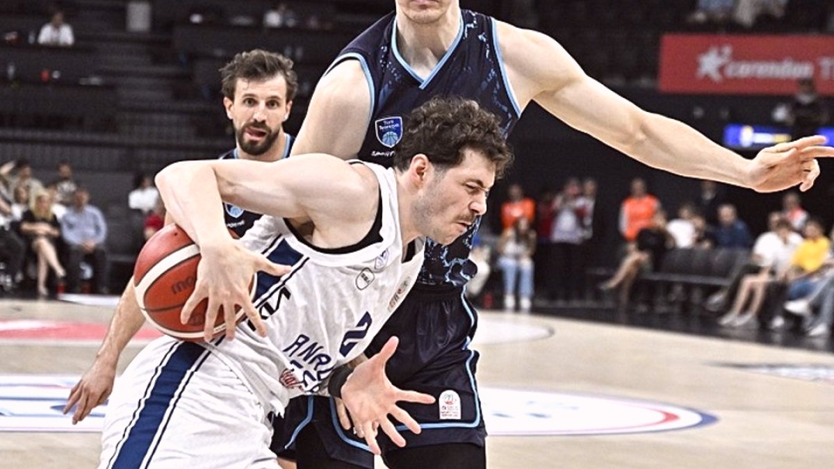 Anadolu Efes, Play-Off Serisinde Üstünlüğü Sağladı