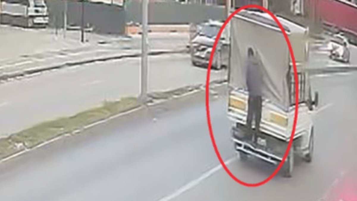 Adana'da Nefes Kesen Hırsızlık: Hareket Halindeki Kamyonetten 40 Kilo Et Çaldılar