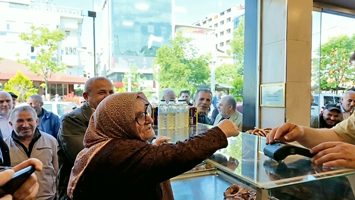 Simit Bile Kredi Kartıyla Alınıyor: Rize'de Ekonomik Daralma Derinleşti