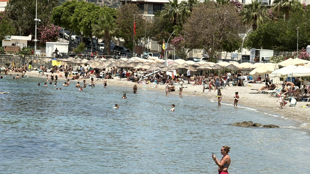 Bodrum'da Bayram Coşkusu: Sahiller Tatilcilerle Dolup Taştı
