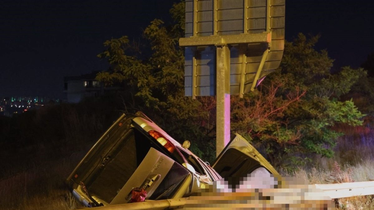 İzmir'de Trafik Kazası: 2 Kişi Hayatını Kaybetti