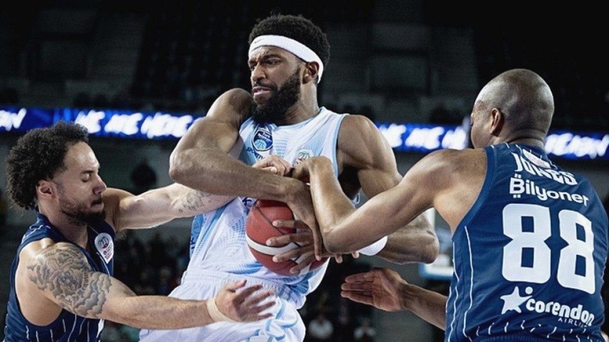 Anadolu Efes, Türk Telekom'u Deplasmanda Devirerek Yarı Finale Yükseldi