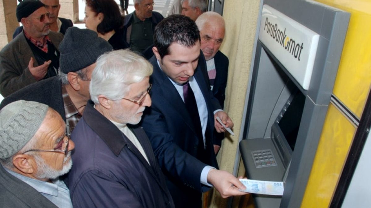 Bankacılıkta Yeni Kural Emeklileri Mağdur Ediyor: ATM Dayatması Tepki Çekti