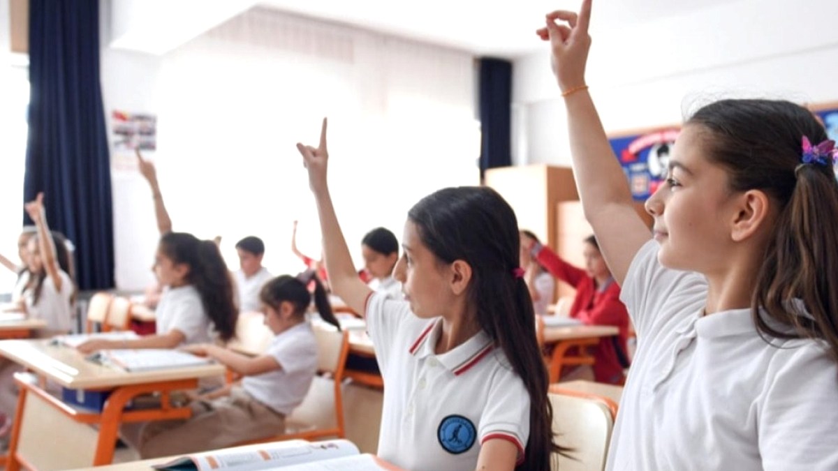 MEB ve TÜGVA Protokolü Yenilendi: Okullarda Yaz Dönemi Din Eğitimi Tartışması