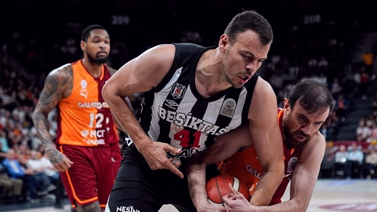 Beşiktaş ve Galatasaray'dan Yarı Final İçin Nefes Kesen Mücadele