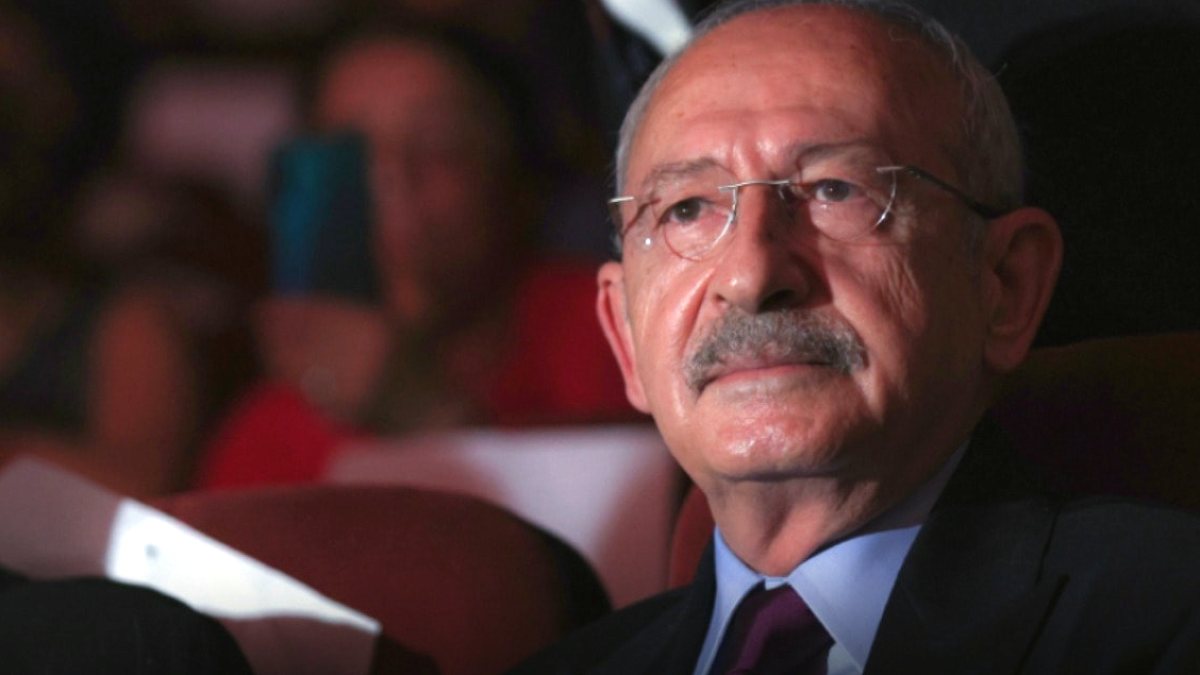 Kemal Kılıçdaroğlu'ndan 'Kurultay' Sinyali: 'Kahraman Kemal' Afişleri Dikkat Çekti
