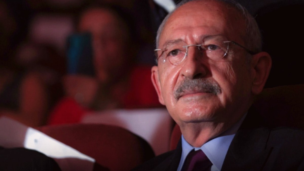 Kemal Kılıçdaroğlu'ndan Kurultay Sinyali: 'Kahraman Kemal' Afişleri Dikkat Çekti