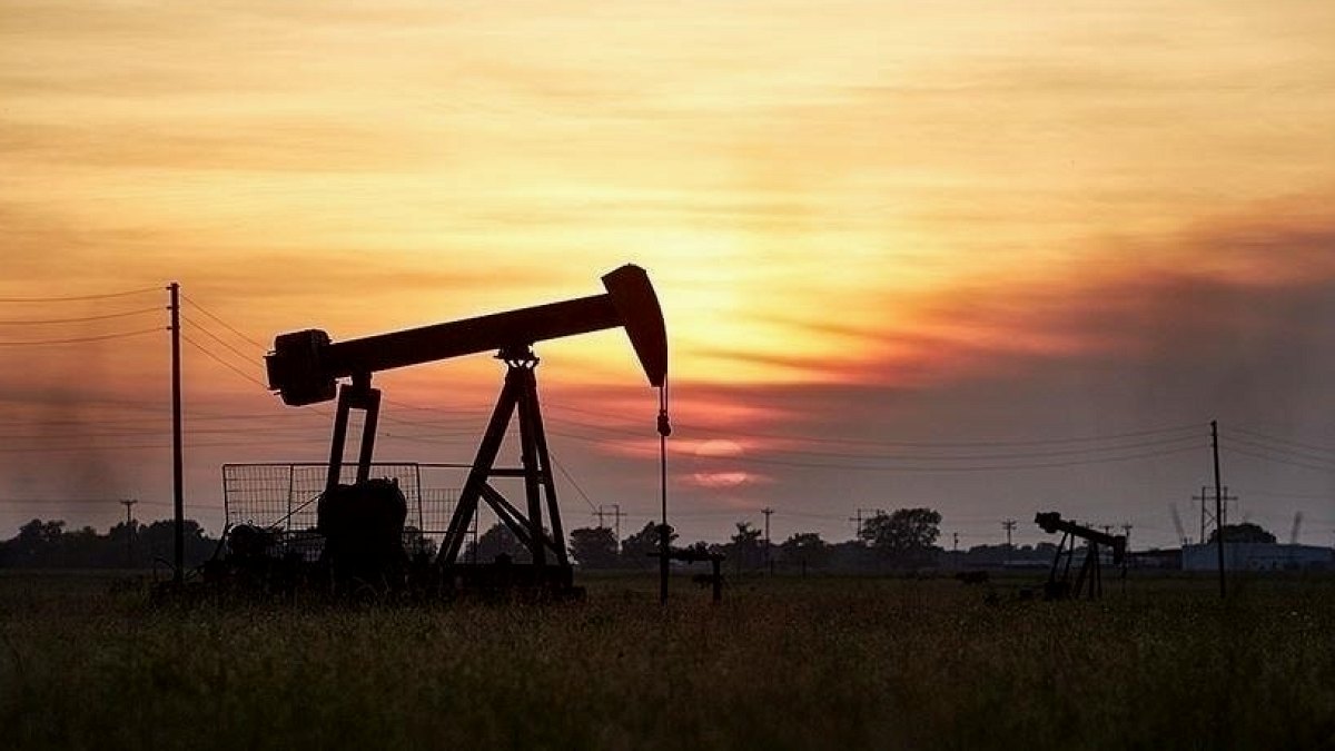 Petrol Fiyatlarında Düşüş Sürüyor: Jeopolitik Gelişmeler ve Stoklar Etkili