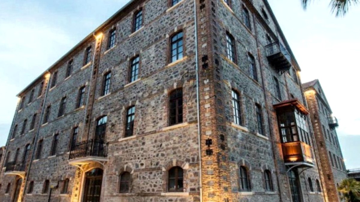 İzmir Meslek Fabrikası Kapandı: Binlerce Kişinin Hayalleri Ertelendi