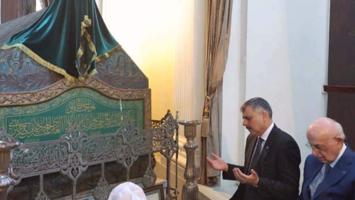 İçişleri Bakanı'ndan Tarihi Ziyaret: II. Abdülhamid'in Kabrini Değerlendirdi