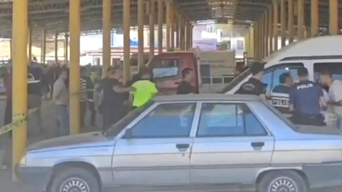 Aydın'da Kanlı Saldırı: Park Halindeki Araca Ateş Açıldı, 1 Ölü, 1 Ağır Yaralı