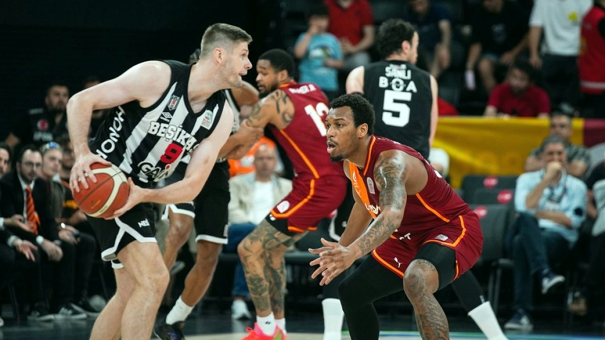 Beşiktaş GAİN ile Galatasaray MCT Technic Yarı Final İçin Sahada
