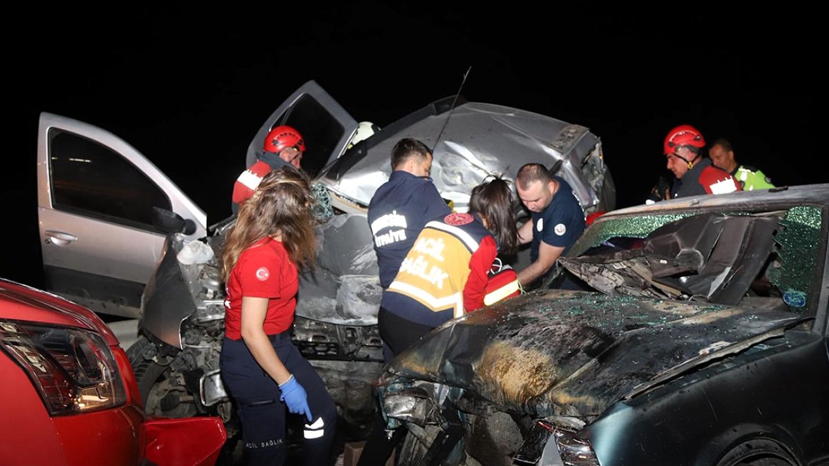 Mersin'de Feci Kaza: TIR ile Araçların Çarpışması Sonucu 1 Kişi Hayatını Kaybetti, 5 Yaralı