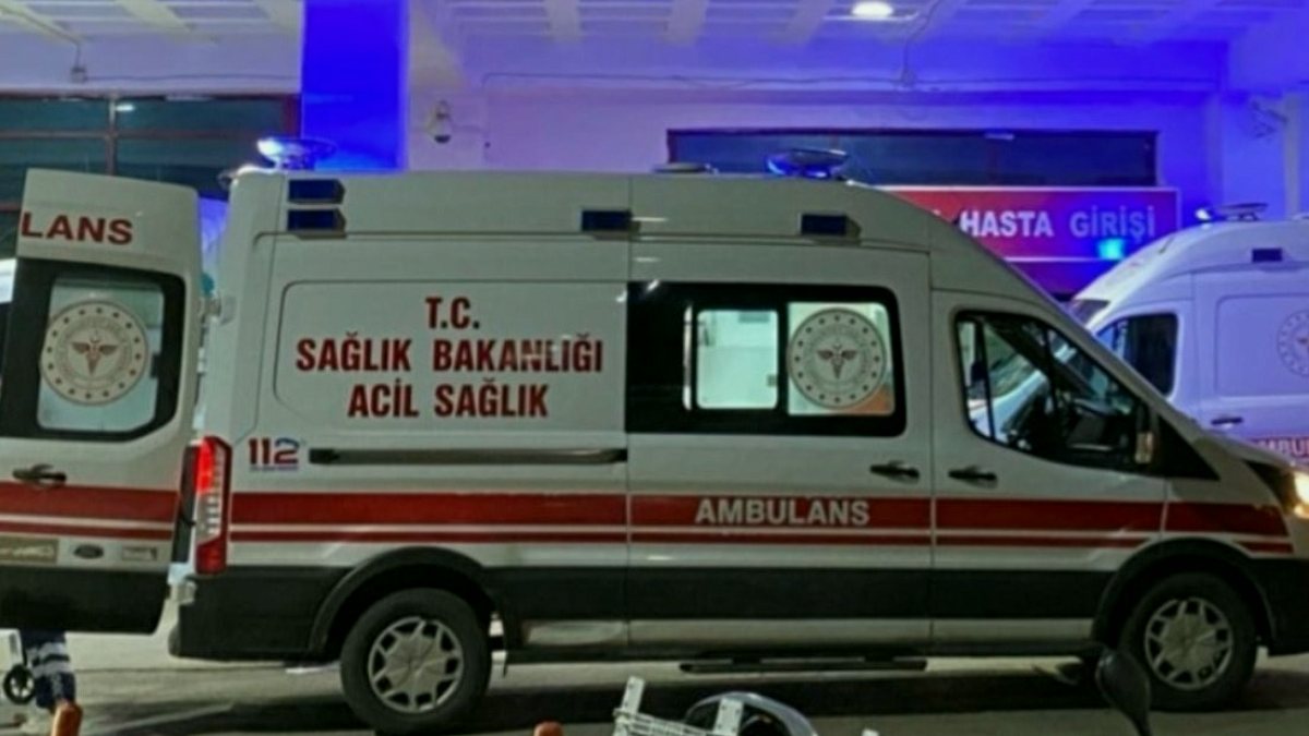 Adana'da Yol Verme Kavgası Kanlı Bitti: Taksi Şoförü Bıçaklandı