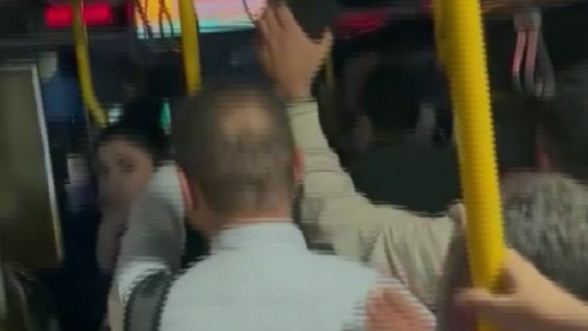 Köprü Çıkışında Otobüs Yolcularına Dehşet Anları: Motosikletli Saldırganın Cam Kırması Panik Yarattı