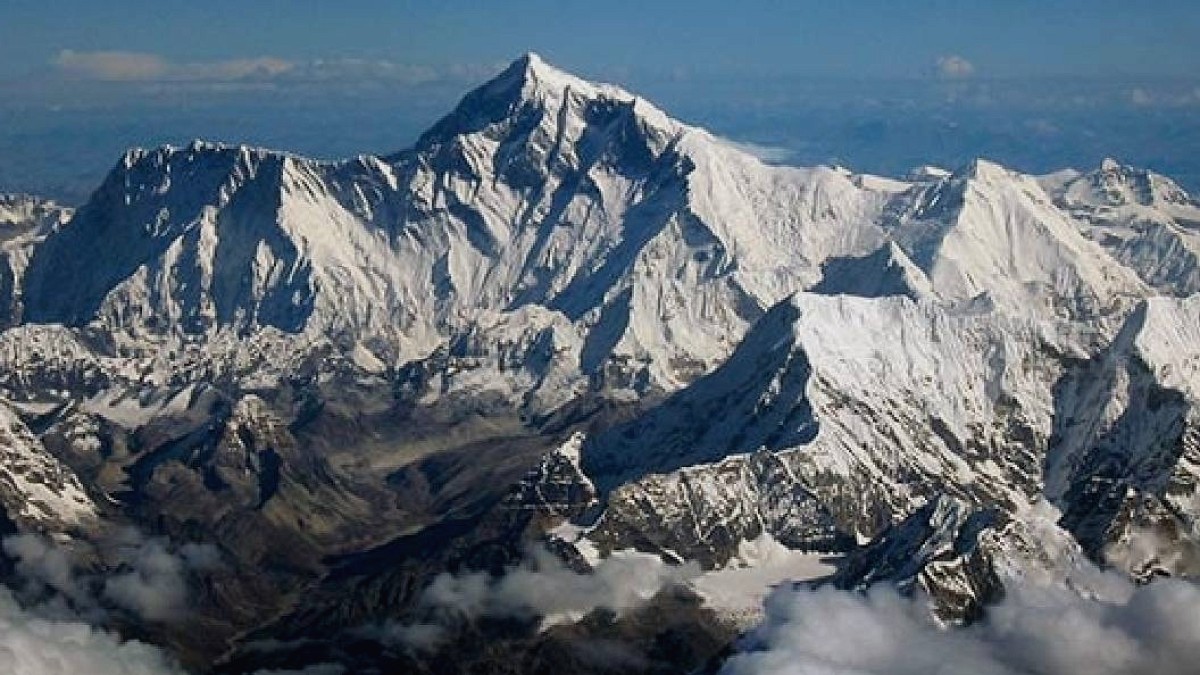 Everest Dağı Yükselmeye Devam Ediyor: Jeolojik Güçlerin Olağanüstü Dansı