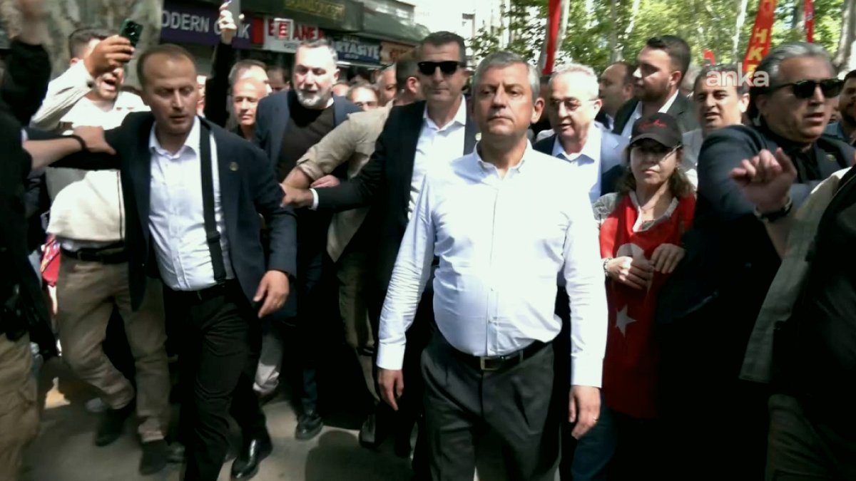 CHP Lideri Özgür Özel'den Anıtkabir Yürüyüşü ve Kılıçdaroğlu'na Yanıt