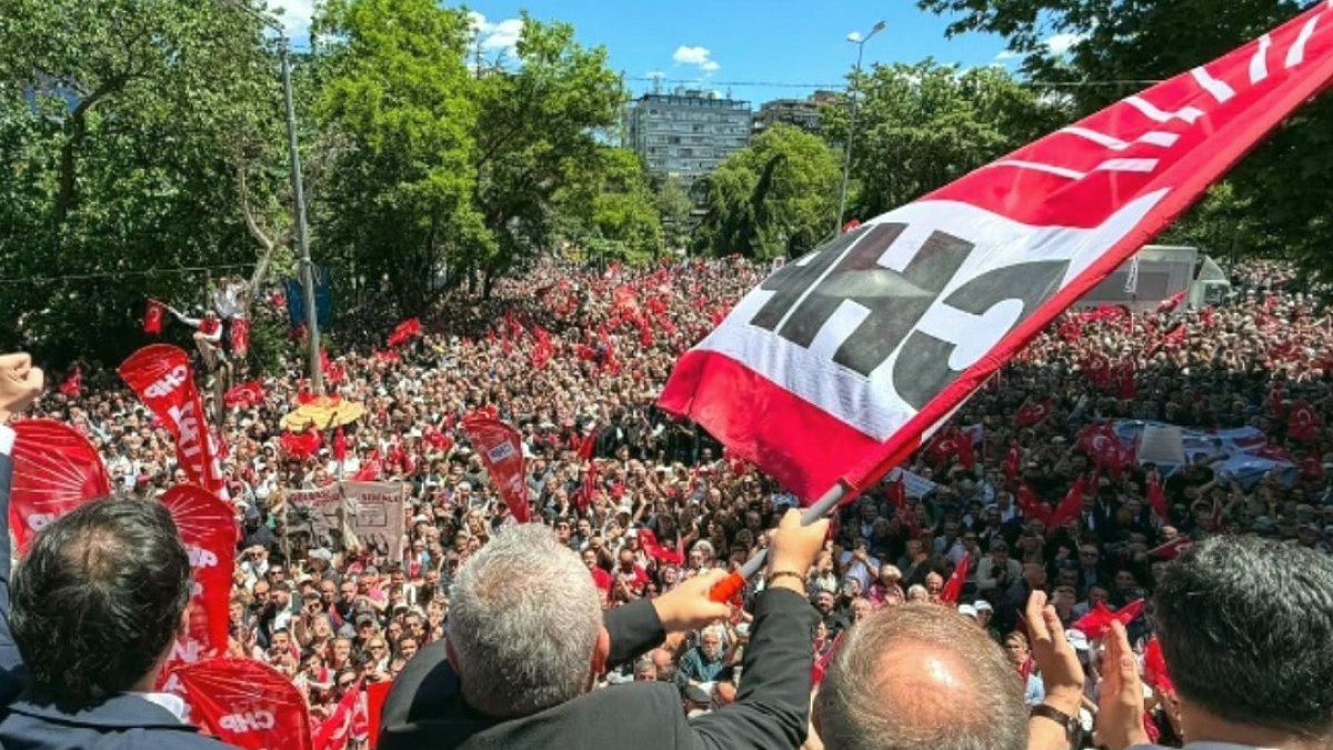 CHP Lideri Özgür Özel'den Güvenpark'ta Tarihi Konuşma: "Umut Yükseltme Zamanı"