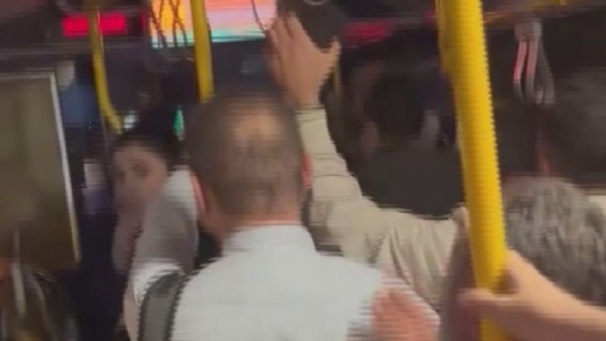 Köprü Çıkışında Otobüs Dehşeti: Motosikletli Saldırgan Camı Kırdı