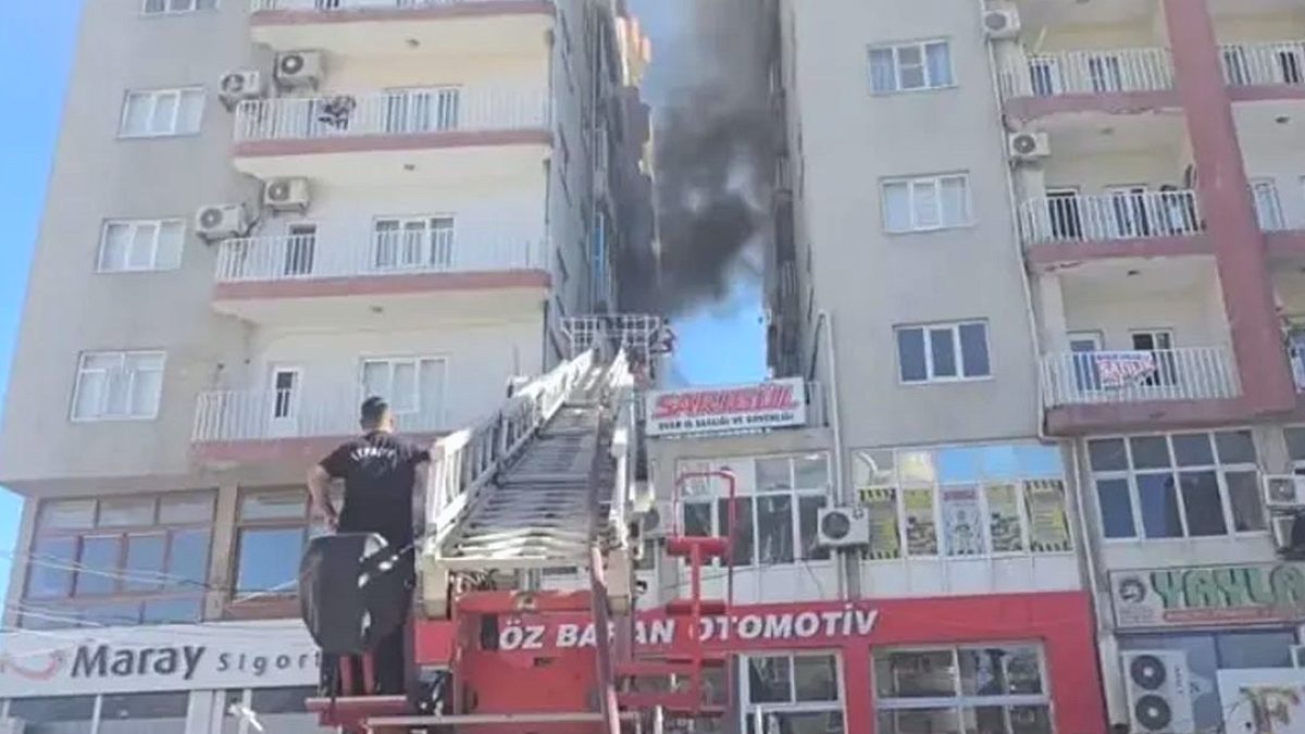 Mardin'de Apartman Dairesinde Çıkan Yangın Büyük Hasara Yol Açtı