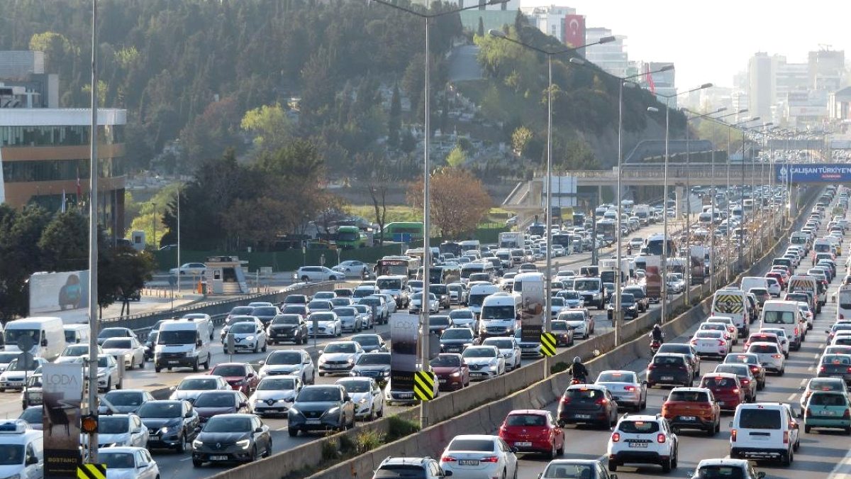 İstanbul'da Kritik Önlemler: İki İlçe Ana Arterleri Trafiğe Kapandı