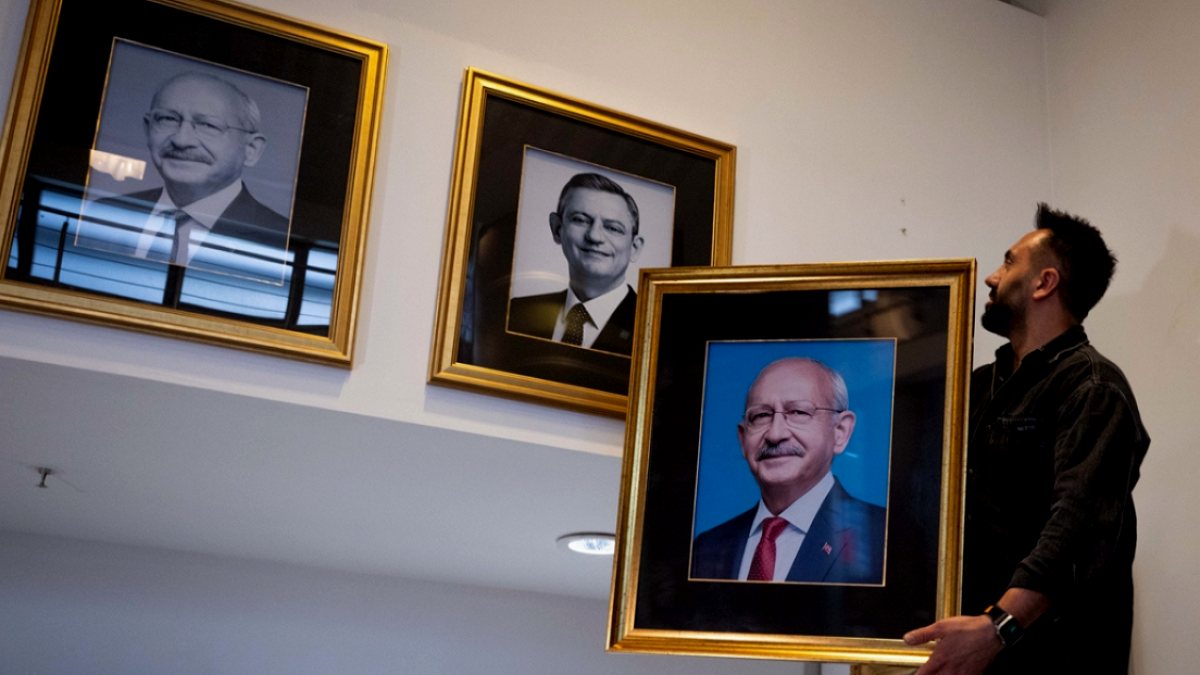 CHP'de Sürpriz Görevden Almalar: Çalışanlar SMS ile Öğrendi