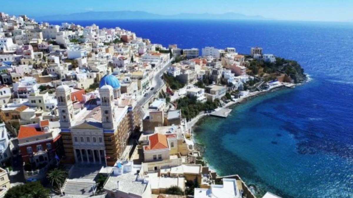 Sıradışı Teklif: Siros Adası'nda Ücretsiz Konaklama İçin Kedi Bakımı